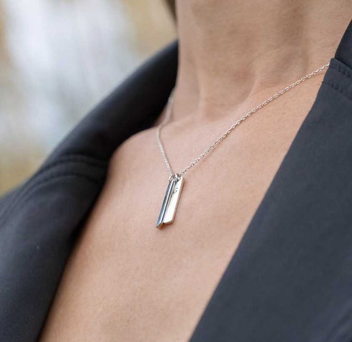 Персонализирано колие, сребърно колие с инициали и дата на близки