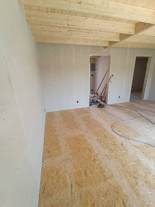 Vand case pe structura metalica cu panouri sandwich termoizolante