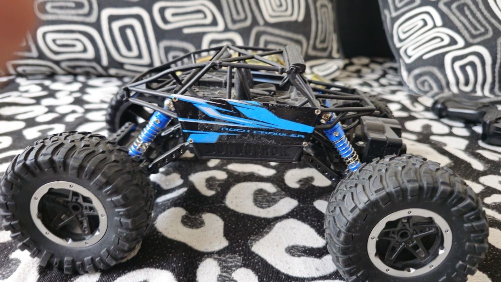 Продам машинки на радиоуправлении