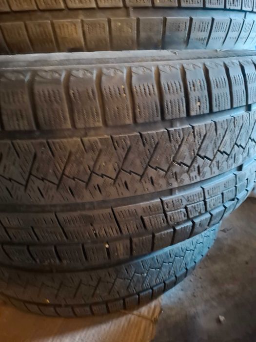 Продам шины зимние 265/60/18
