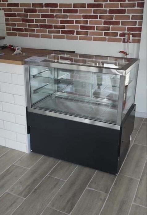 Витринные холодильники,кондитерские,колбастные