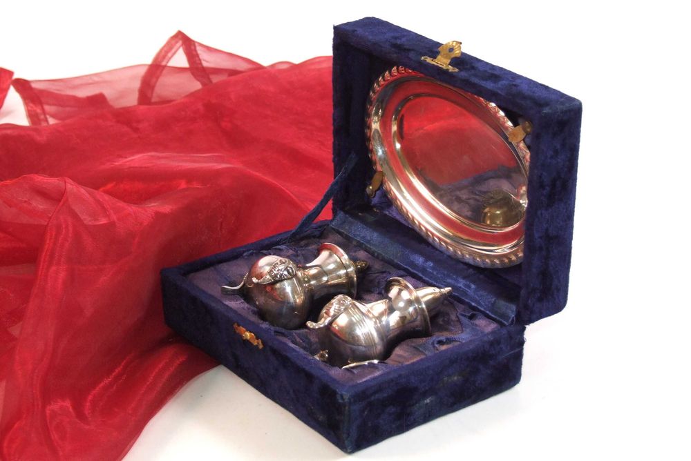 Set 2 solnite pt sare si piper + tavita, caseta lemn, Made in India