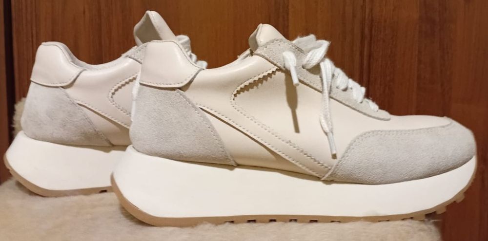 Продам кроссовки