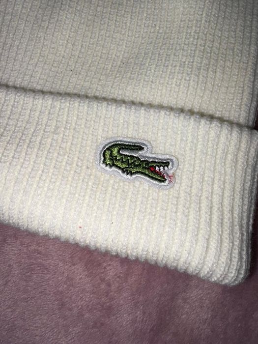 Căciulă Lacoste Alb Alba eticheta