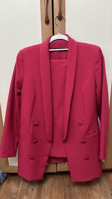 Костюм  ярко розовый