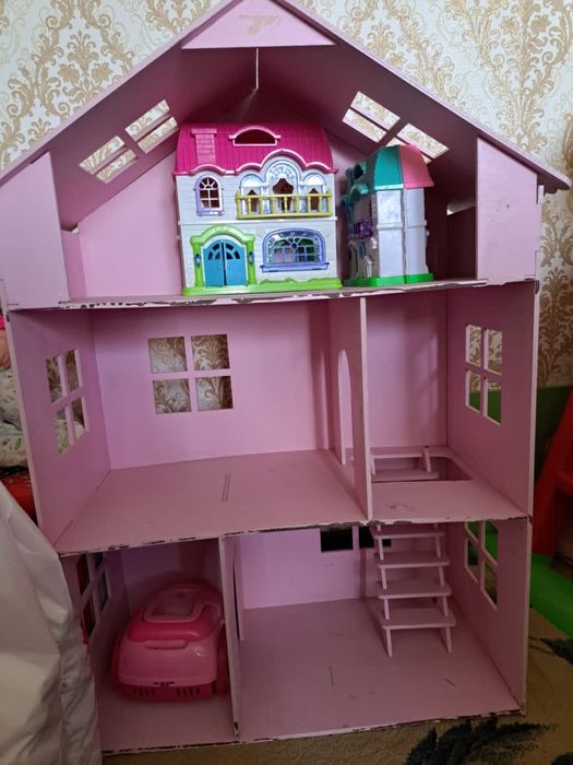 Домик для кукол для.    барби          с игрушками.