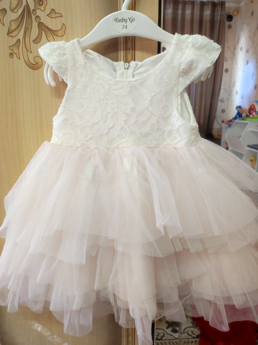 Продам платья на девочку 1-2 года