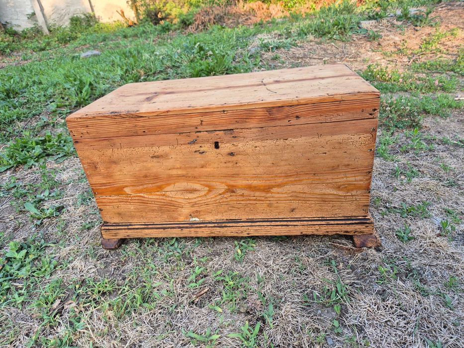 Стар Дървен Реставриран Сандък