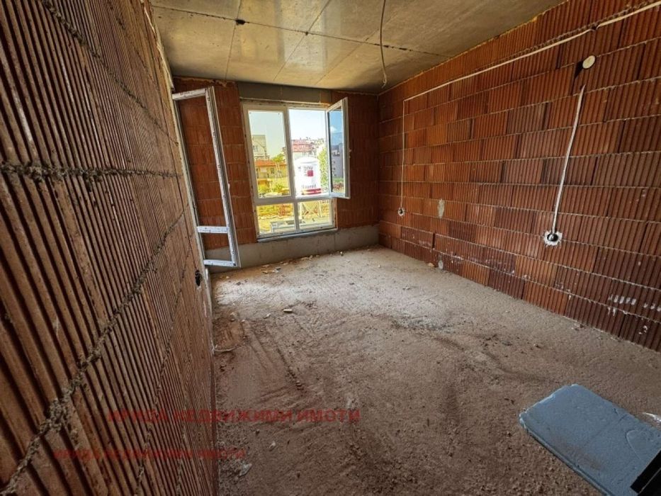 Продава се Тристаен апартамент в София, Бъкстон - 90 кв.м за 2410 €/кв.м - Снимка #1