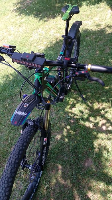Vând bicicleta electrica full suspension Bosch