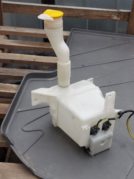 Бочёк омывателя  на Subaru Outback   BP