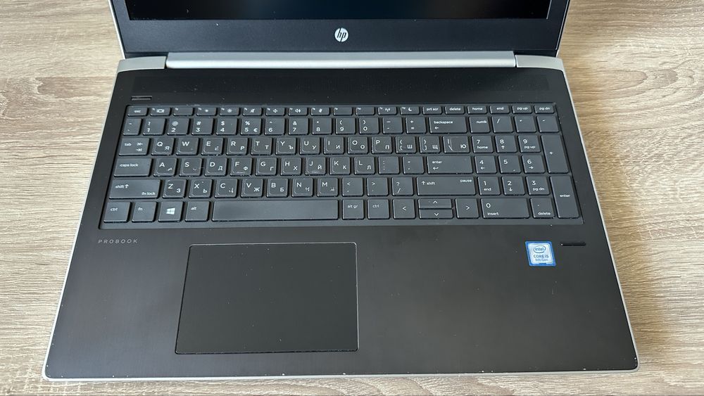 Продавам лаптоп HP ProBook 450 G5 i5-8350, 16GB RAM, 256GB SSD, 500GB HDD