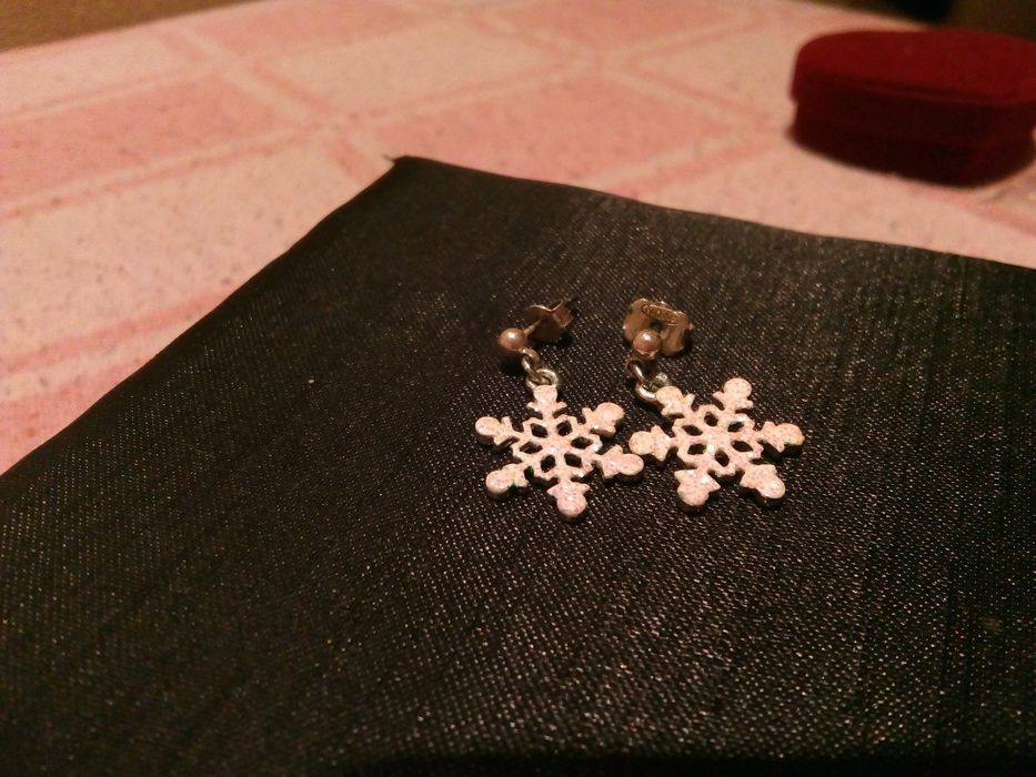 Cercei cu fulgi, noi