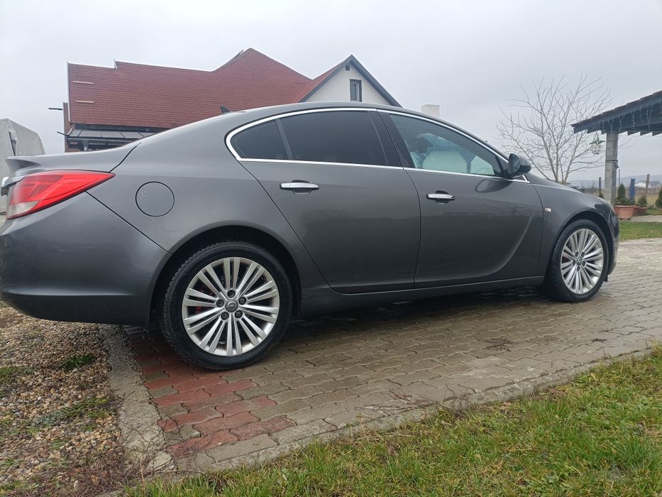 Vând Opel Insignia