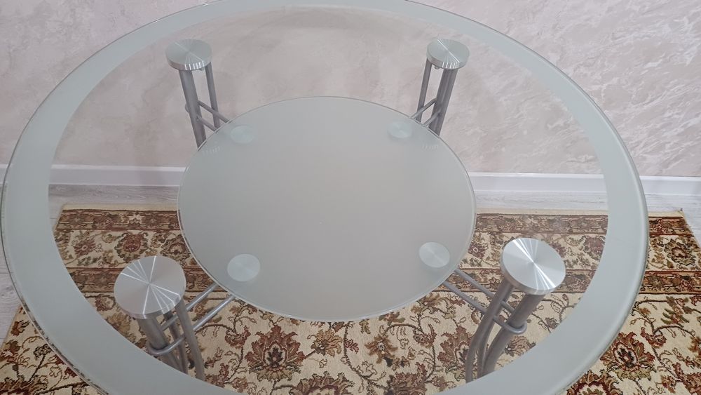 Продам Стол стеклянный