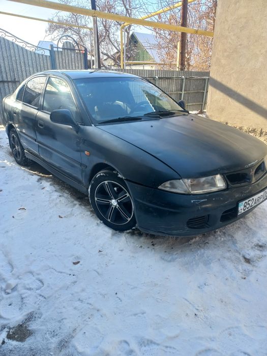 продаю машину митсубиси харизма