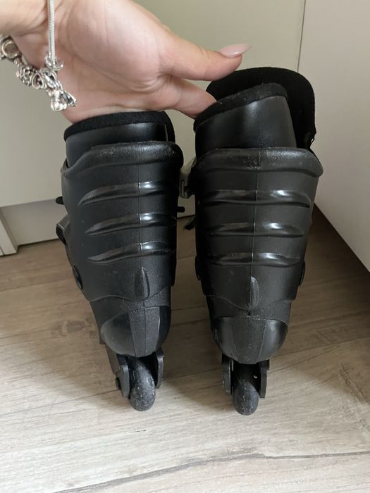 Ролери в черен цвят