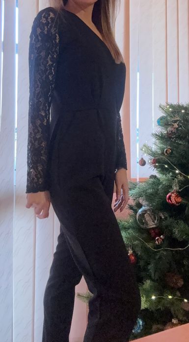 Черен гащеризон с дантелени ръкави