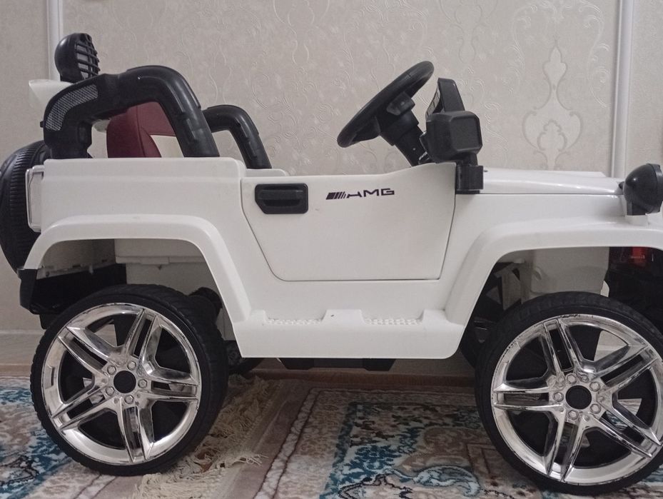 Машина игрушечная