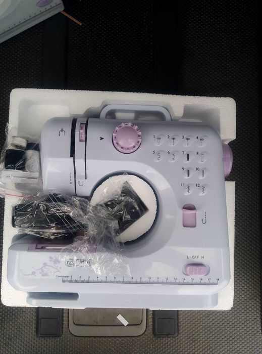 Домашна Шевна машина Elite 12 програмuи нова