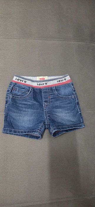 Pantaloni scurti pentru baieti Levi's,marimea 24 luni,stare foarte buna