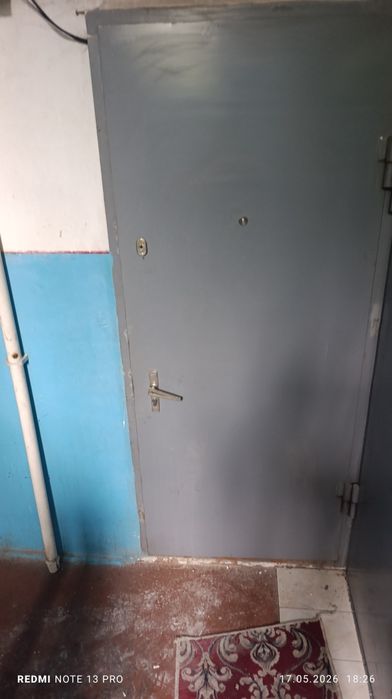 Срочно продаю железный дверь идеаний состаяния