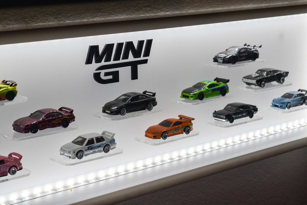 Vitrina acrilica-13 locuri-machete 1:64-Hotwheels,Mini GT,Kaido