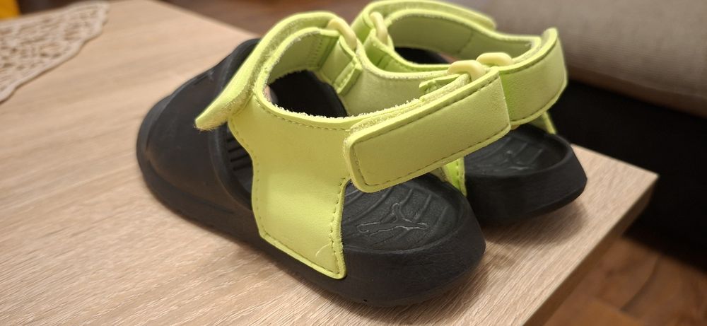 Puma Sandale, marime 27 (16,5 cm),  cu închidere velcro Divecat V2 Injex, Negru/Galben