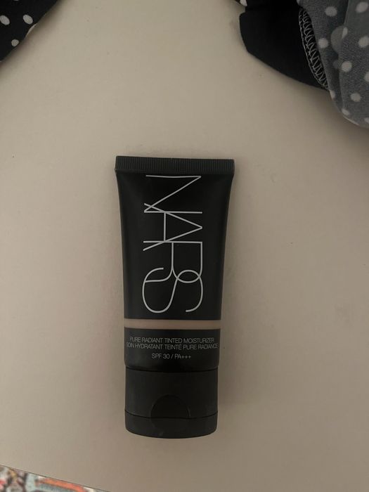 Тональный крем-тинт Nars