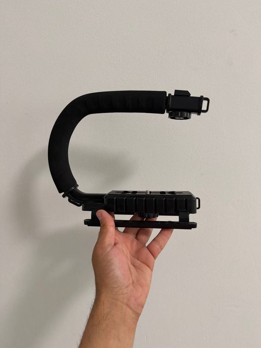 Бу қурилманинг умумий номи:
Camera Stabilizer Rig — камера стабилизато
