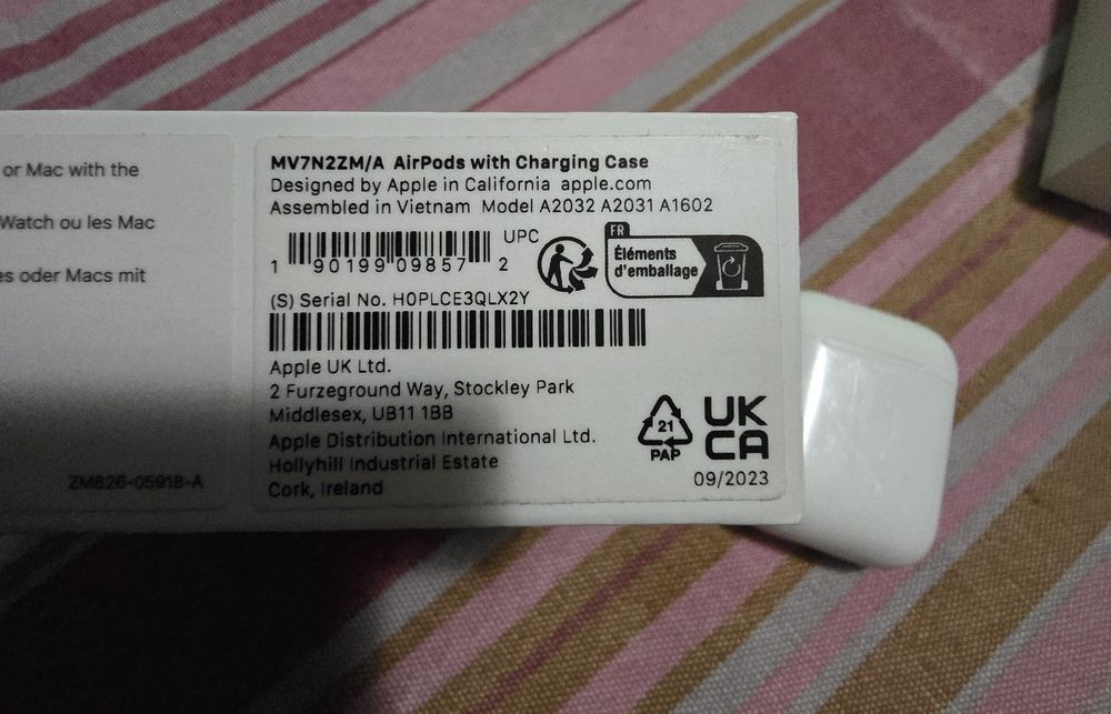Apple Airpods 2 si doua huse