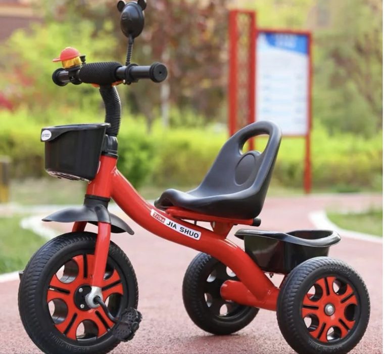 Продам коляску, велосипед, комбинезон и кроватку