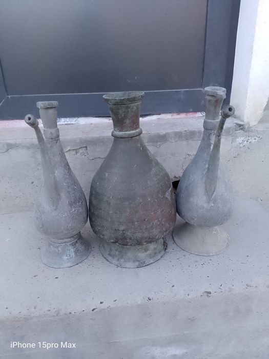 Qadimiy mis koʻzalar sotiladi