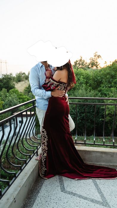 Елегантен традиционен костюм