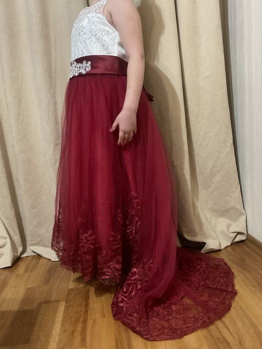 Платье со шлейфом рост 140