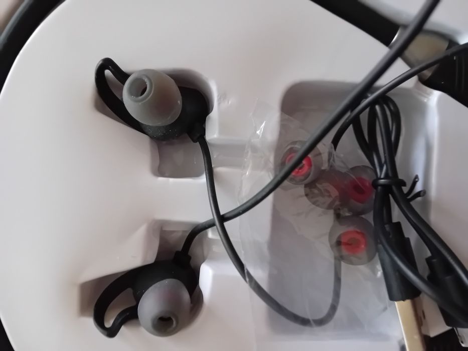 Безжични слушалки,чисто нови,неупотребявани.