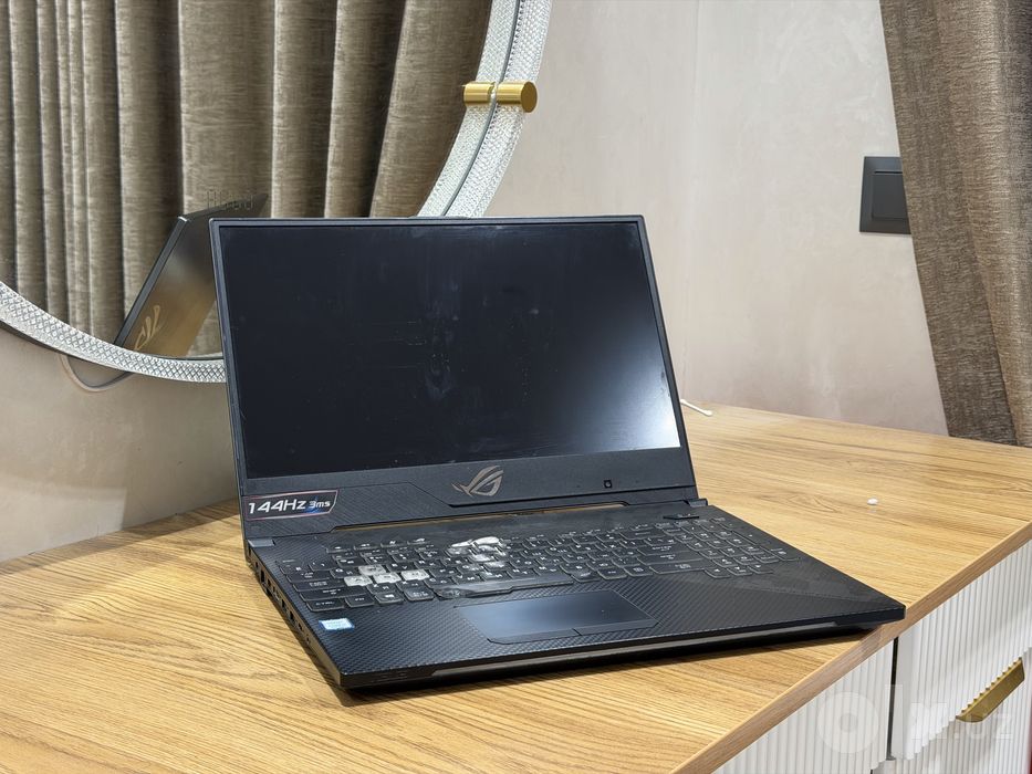 ROG SCAR ||  RTX 2070 core i7 144hz