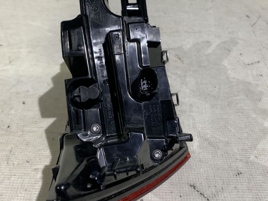 Lampa stop dreapta pe aripa, Skoda Enyaq, 2021, 2022, 2023, 2024, cod origine OE 5LA945208A.