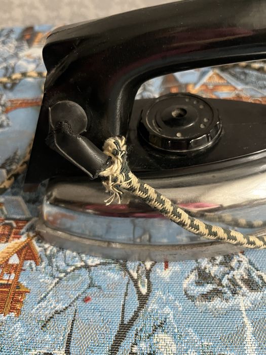 Утюг времен СССР