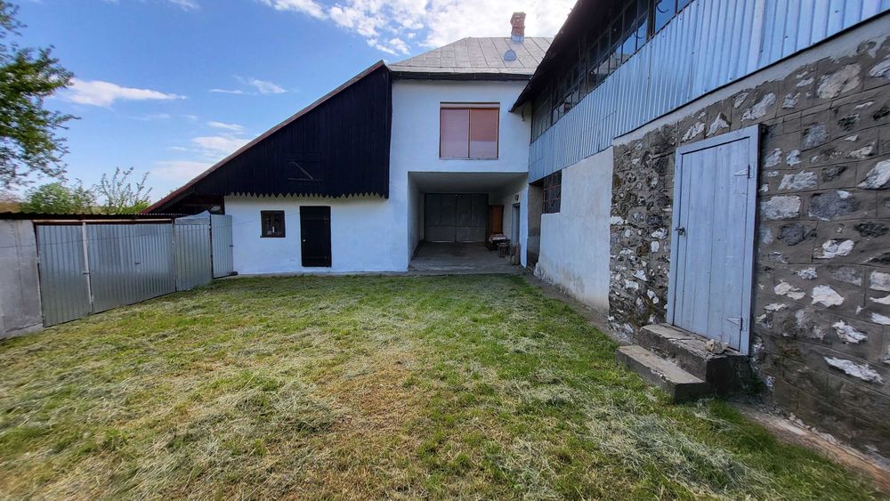 Casă de vânzare – 5 încăperi, 150 m² utili, garaj, demisol