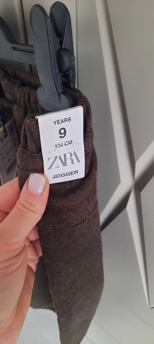 Pantaloni Zara- noi, cu etichetă