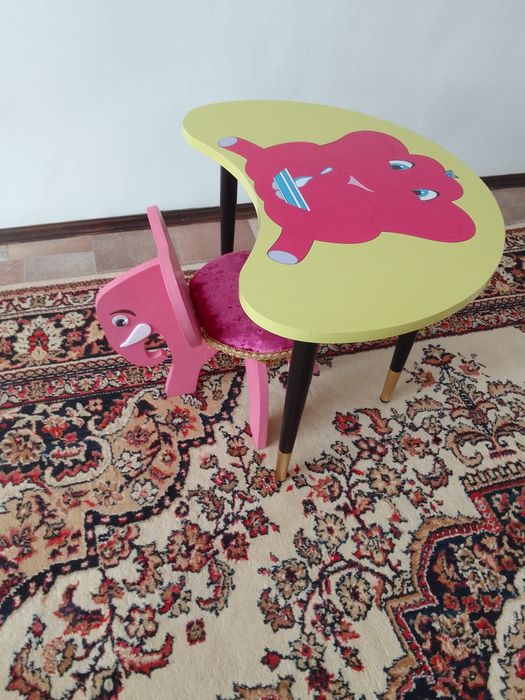 Детский стол с табуретом