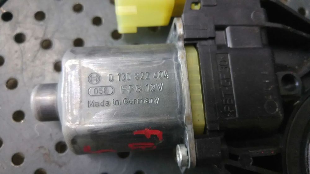 Motoras macara stanga fata ford fiesta 6 cb1 ccn 0130822404 8a6114a389b