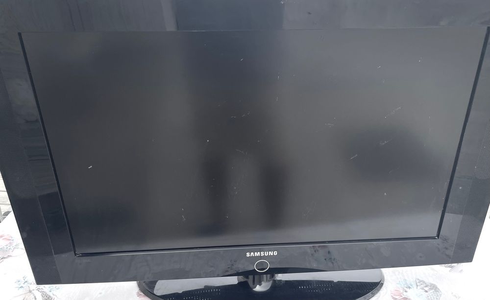 Телевизор Samsung (HD,SRS).