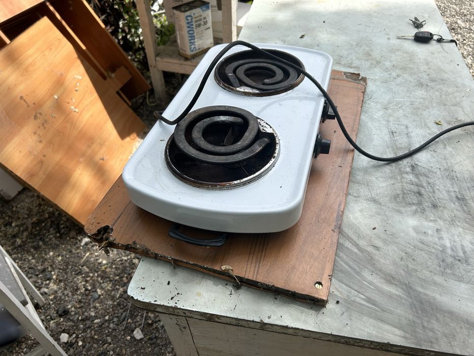 Продам электроплитку 2 комфорки