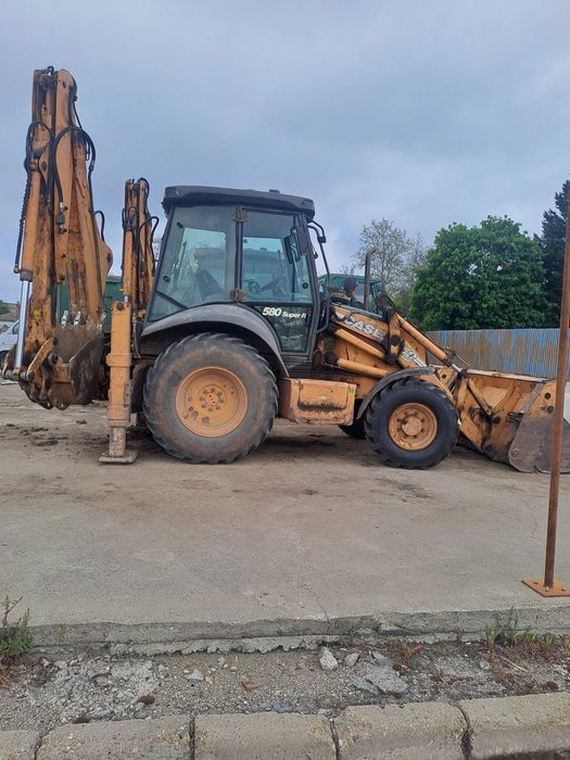 Услуги с комбинирани багери и триосни самосвали
