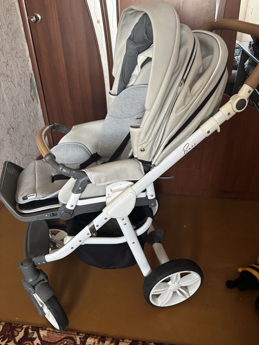 Продам  детскую коляску.
