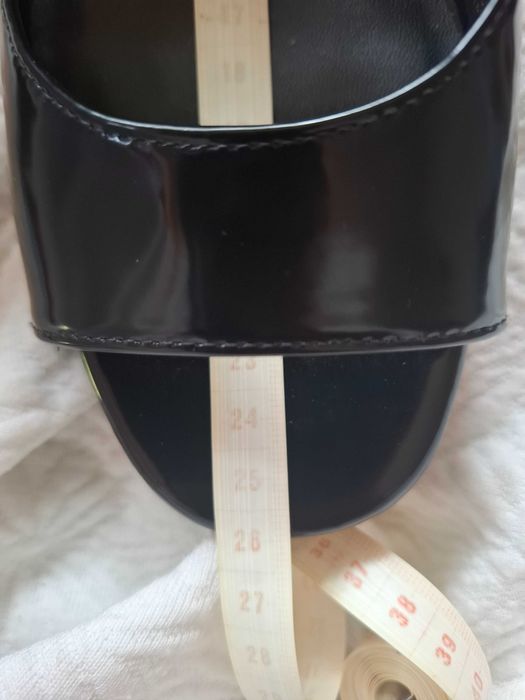 Vând sandale noi H&M