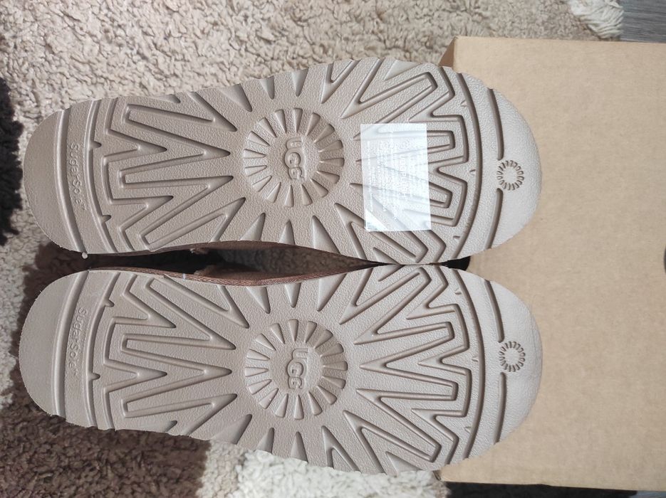 38 Vând Ugg marimea 38