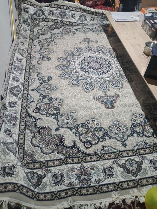 Gilam 3 ga 4lik. Sag gilam yangi.  2 dona bor bir xil. 2 Si 5 million